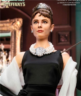 14-Audrey-Hepburn-Statue-Deluxe-Edition