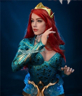 Mera-Bust