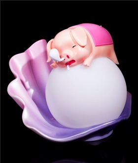 Pearl Piggy bedside lamp