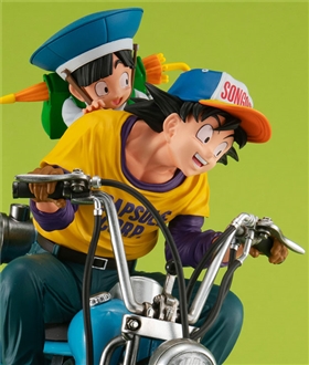 Desktop Real McCoy EX Dragon Ball Z Son Goku & Gohan & Bipedal Walking Robot