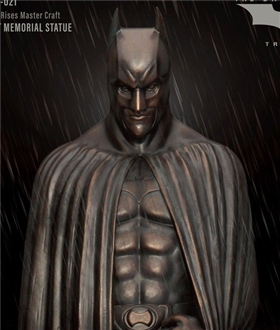 BATMAN-THE-DARK-KNIGHT-MEMORIAL-STATUE