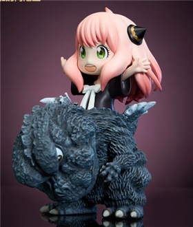 Anya & Pikachu cosplay Godzilla