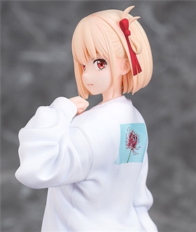 Lycoris Recoil Chisato Nishikigi: Oversized Sweatshirt Ver. 1/7