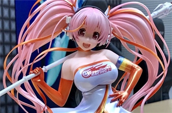 ชมภาพถ่ายงาม ๆ ของต้นแบบฟิกเกอร์สาว Sonico ในชุดเรซซิ่งดีไซน์ปี 2016